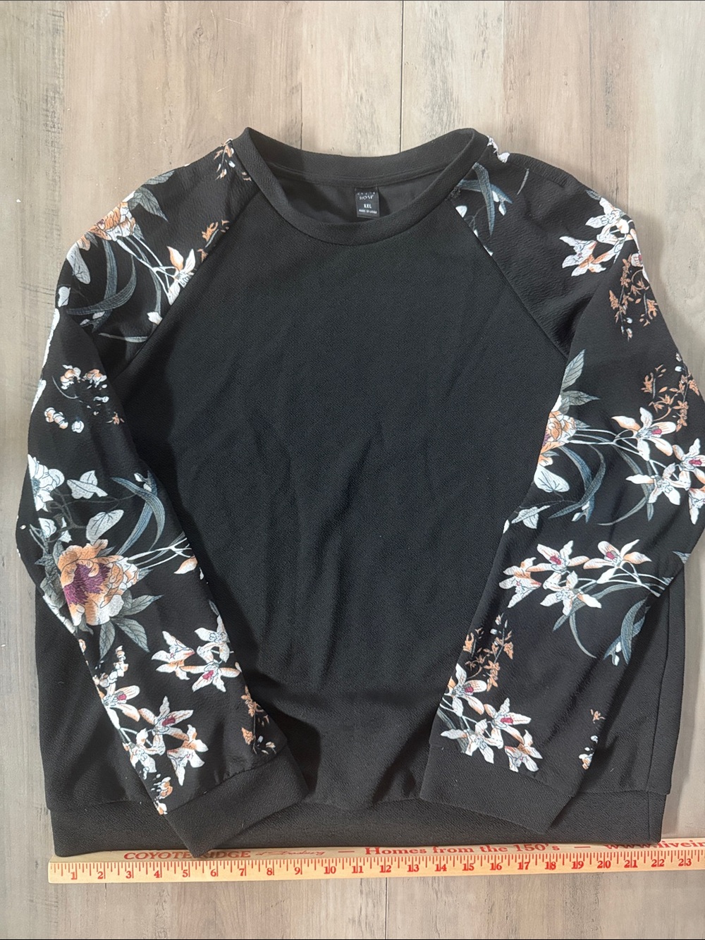 Women’s XXL Floral-Blouse Sleeve Black Crewneck Sweatshirt